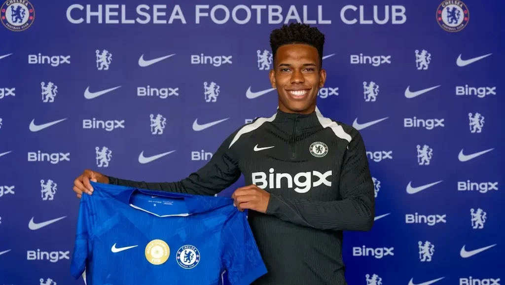 Chelsea apresenta Estevão, ex-Palmeiras, como novo reforço para a temporada 2025/2026