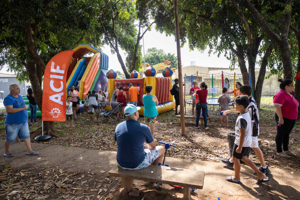 Dia das Crianças ACIF no Aeroporto 2 tem brincadeiras, guloseimas e missão de busca ao Papai Noel