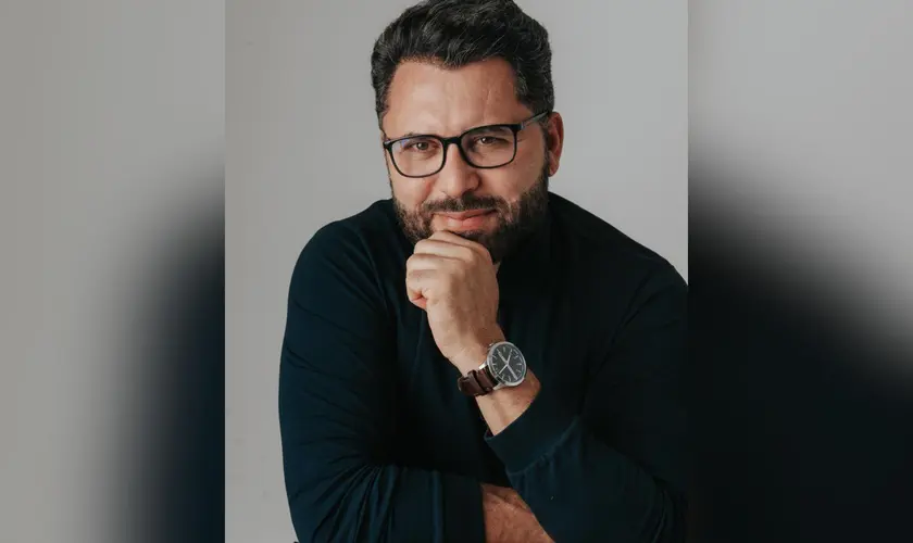 Sequestrado pelo pai, viveu em cárcere, fome e dor até encontrar em Deus um novo começo