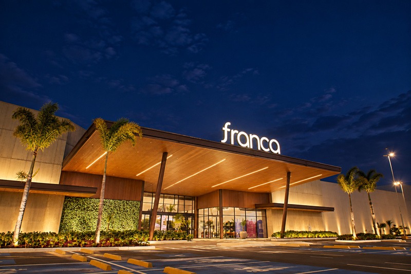Franca Shopping completa 33 anos com renovação do mix e novas operações